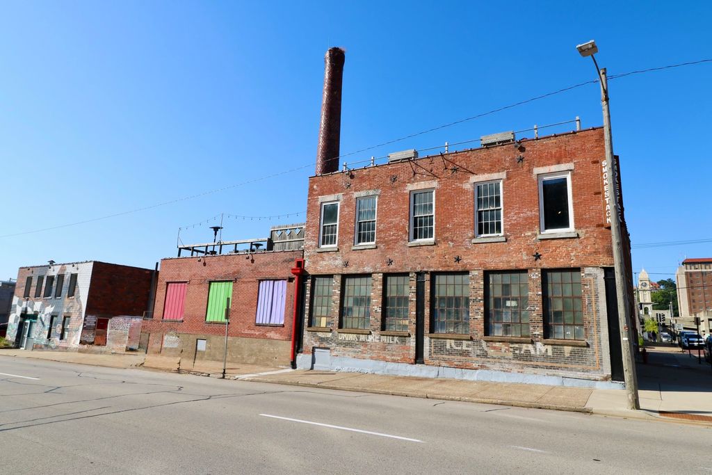 Photo of 62 E 7th Street, Dubuque, IA 52001 (MLS # 153133)