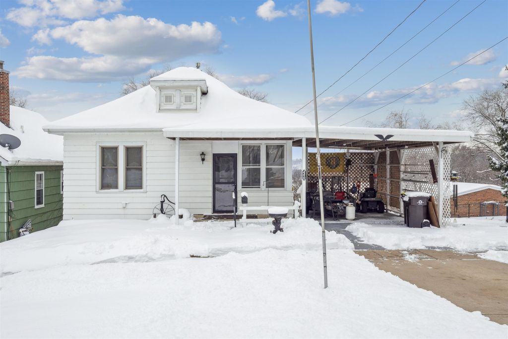 Photo of 440 Sherwood Avenue, East Dubuque, IL 61025 (MLS # 153559)