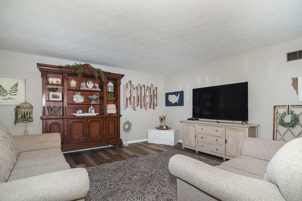 Photo of 3427 Crestwood Drive, Dubuque, IA 52002 (MLS # 153194)