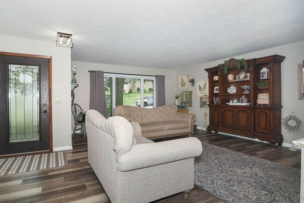 Photo of 3427 Crestwood Drive, Dubuque, IA 52002 (MLS # 153194)