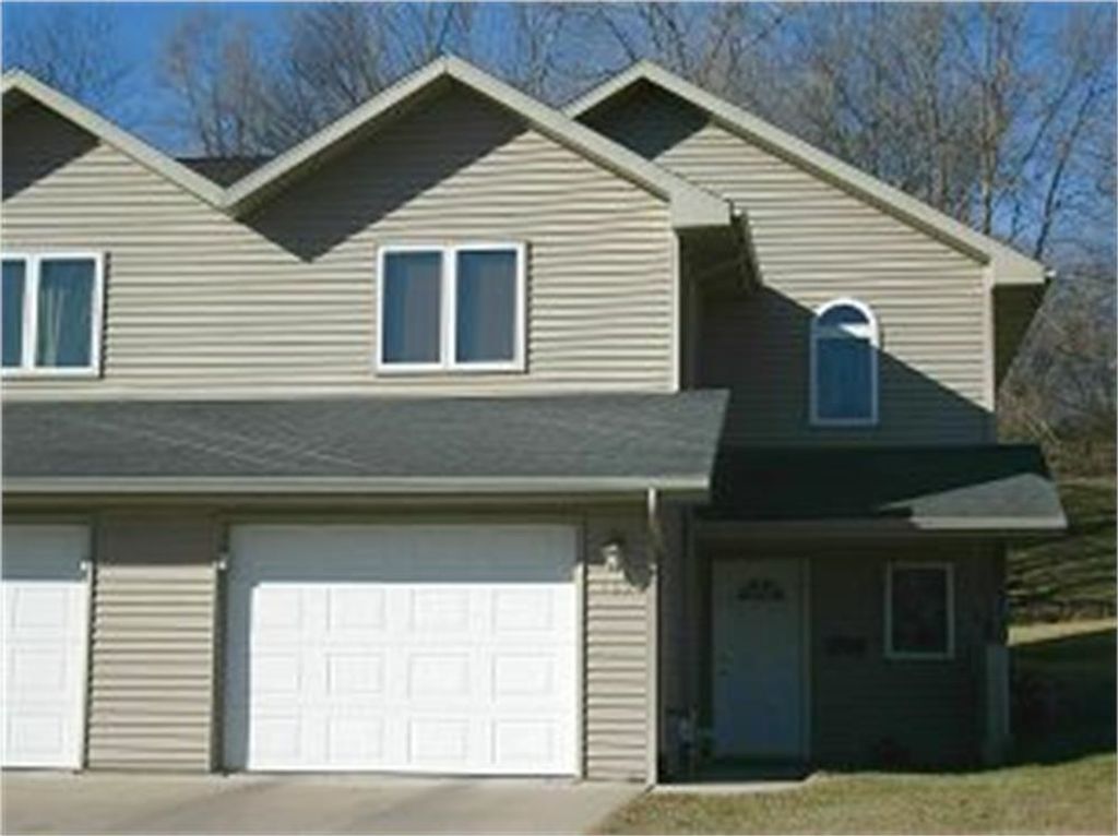 Photo of 705 Duggan Drive, Dubuque, IA 52003 (MLS # 153581)