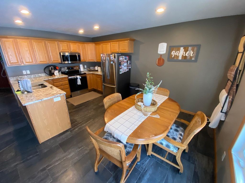 Photo of 705 Duggan Drive, Dubuque, IA 52003 (MLS # 153581)