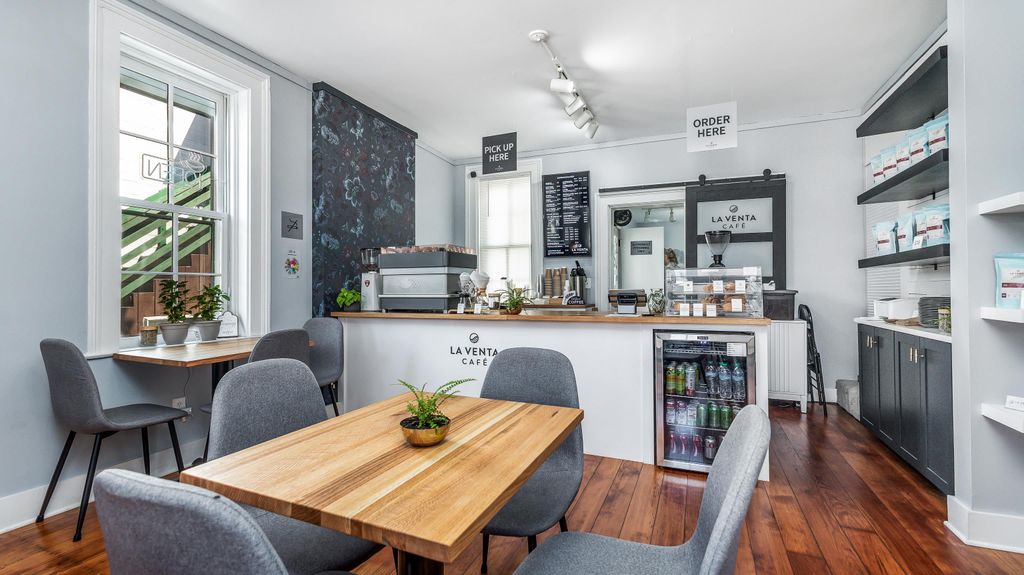 Photo of 452 W 4th Street, Dubuque, IA 52001 (MLS # 153835)