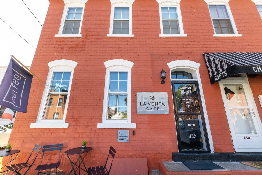 Photo of 452 W 4th Street, Dubuque, IA 52001 (MLS # 153835)