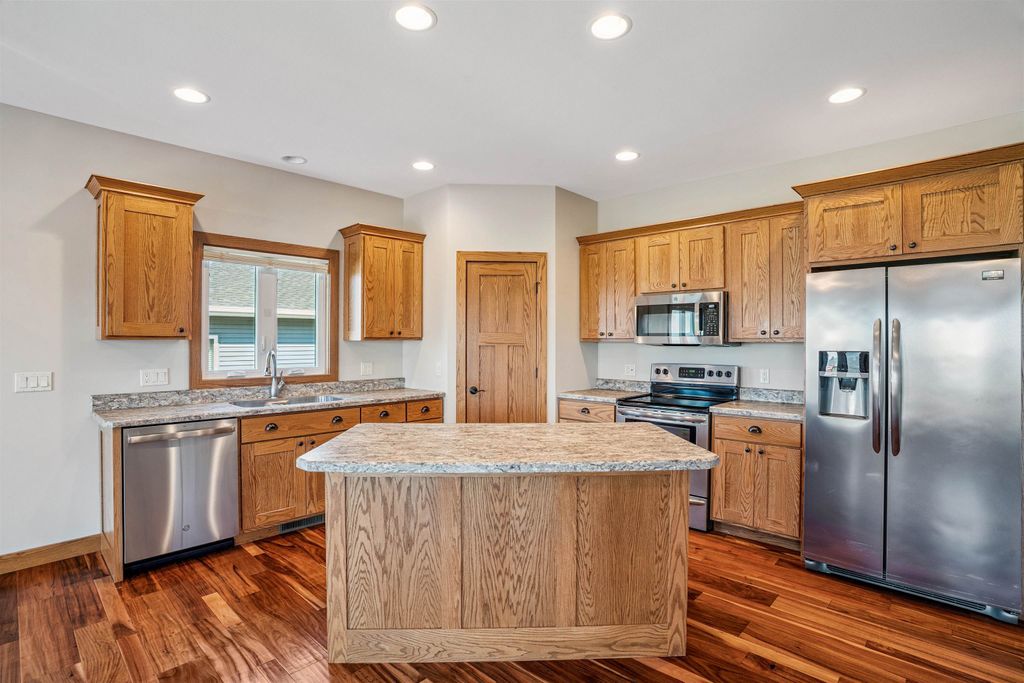 Photo of 1114 8th St SW St, Dyersville, IA 52040 (MLS # 153130)