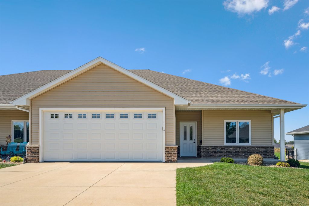 Photo of 1114 8th St SW St, Dyersville, IA 52040 (MLS # 153130)