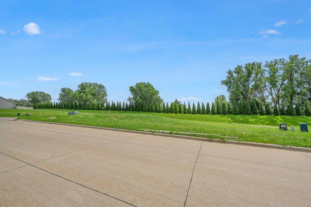 Photo of Lot 11 Autumn Ridge Lane, Dubuque, IA 52003 (MLS # 152556)