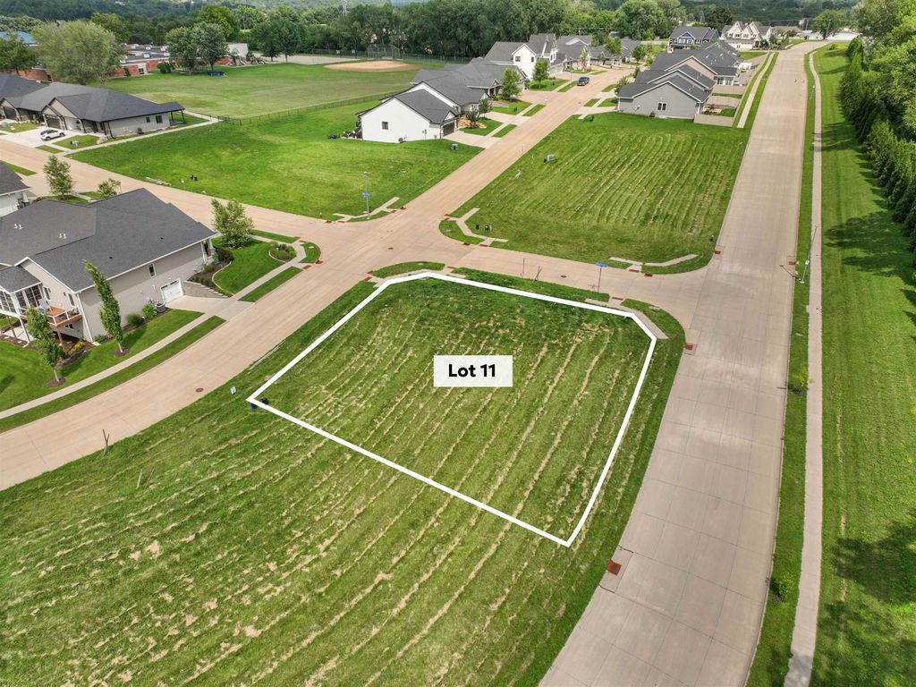 Photo of Lot 11 Autumn Ridge Lane, Dubuque, IA 52003 (MLS # 152556)