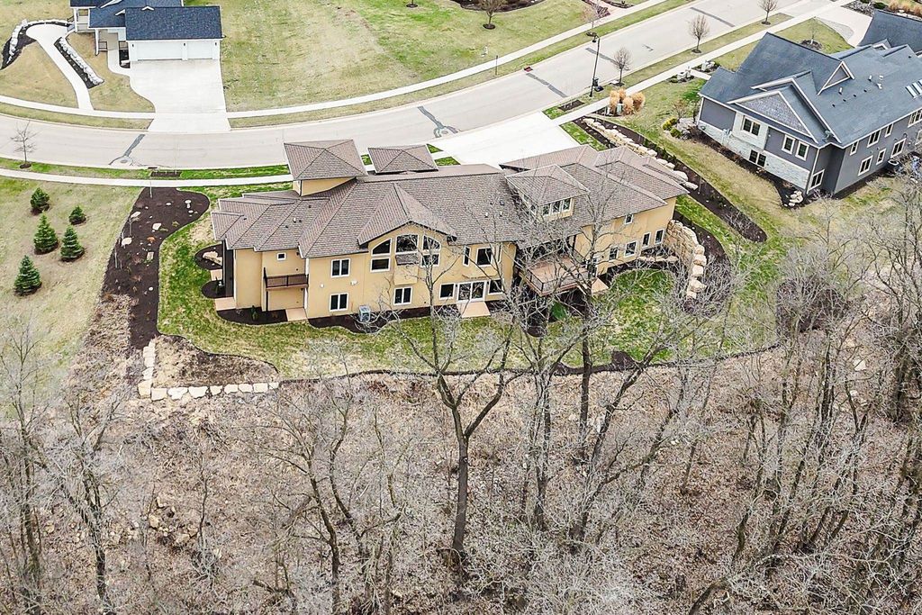 Photo of 1735 Creek Wood Drive, Dubuque, IA 52003 (MLS # 151650)
