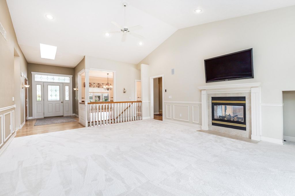 Photo of 1051 Barbaralee Drive, Dubuque, IA 52003 (MLS # 152836)