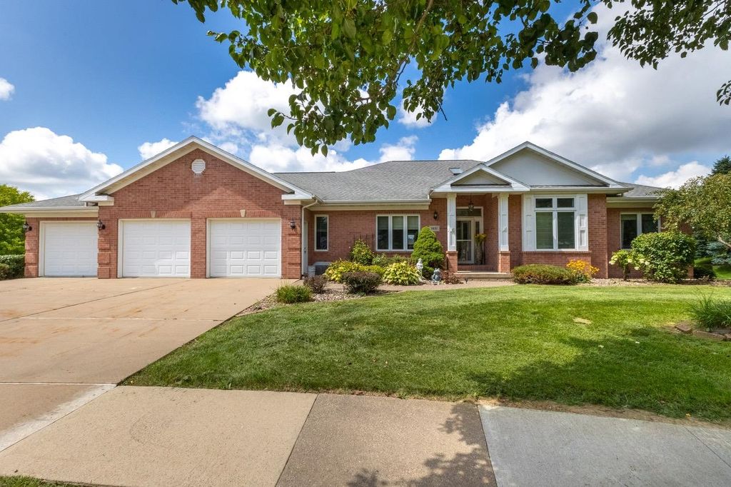 Photo of 1051 Barbaralee Drive, Dubuque, IA 52003 (MLS # 152836)