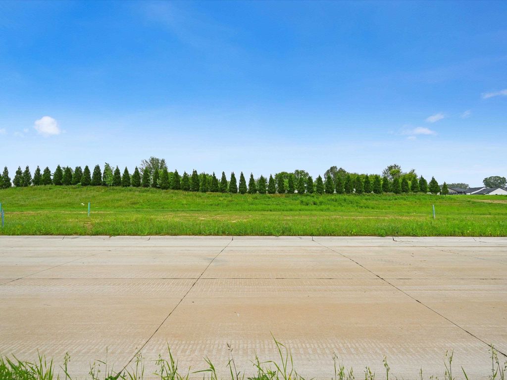 Photo of Lot 123 South Pointe Drive, Dubuque, IA 52003 (MLS # 152533)