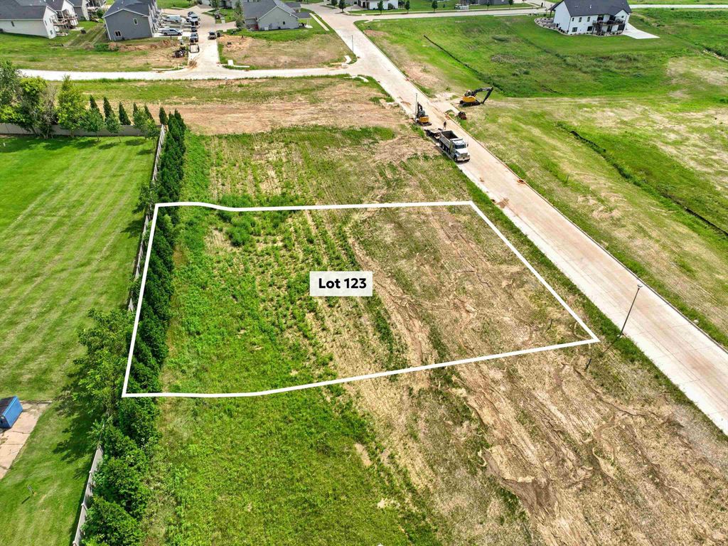 Photo of Lot 123 South Pointe Drive, Dubuque, IA 52003 (MLS # 152533)
