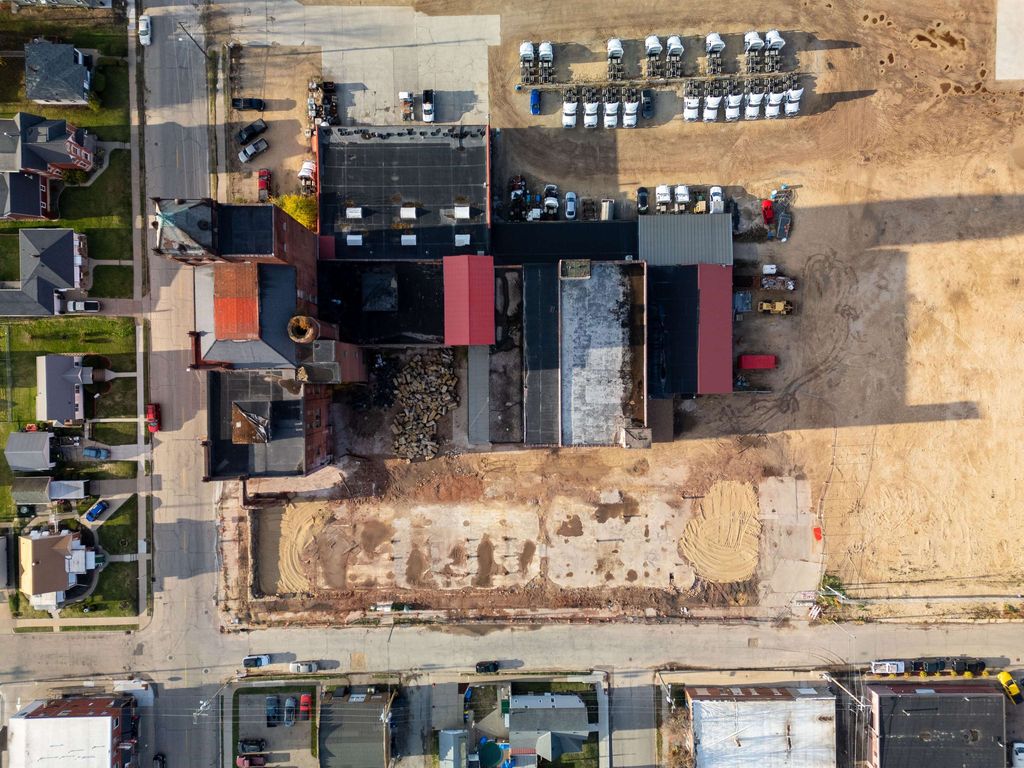 Photo of 3040 Jackson Street, Dubuque, IA 52001 (MLS # 150791)