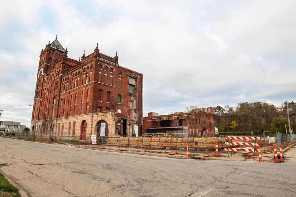 Photo of 3040 Jackson Street, Dubuque, IA 52001 (MLS # 150791)