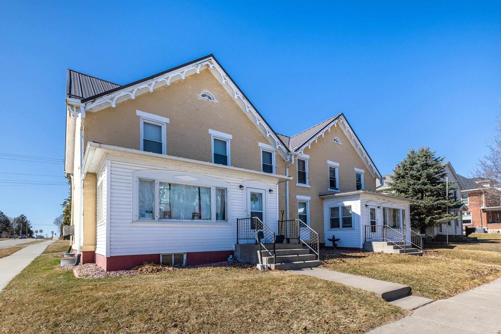 Photo of 100 N 4th Street, Bellevue, IA 52031 (MLS # 154124)