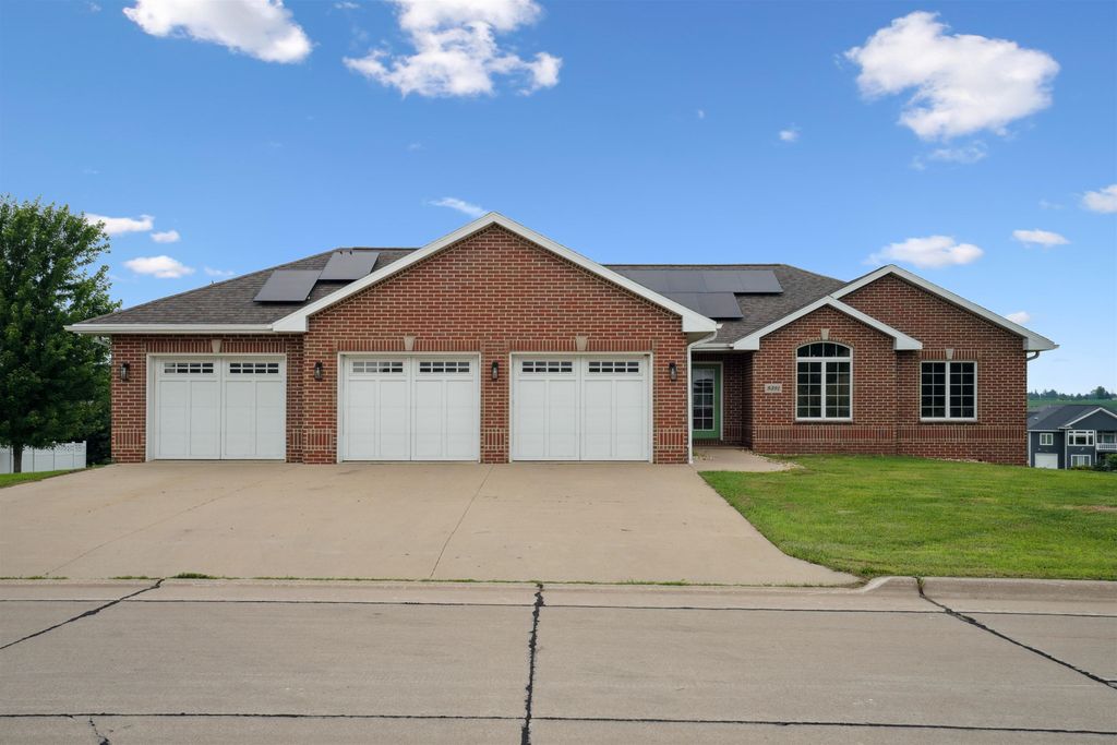 Photo of 9391 E Cashel Drive, Peosta, IA 52068 (MLS # 152464)