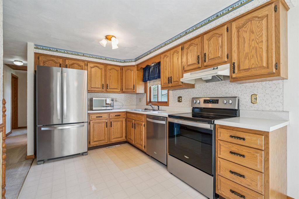 Photo of 815 SW 4th Avenue, Cascade, IA 52033 (MLS # 153234)
