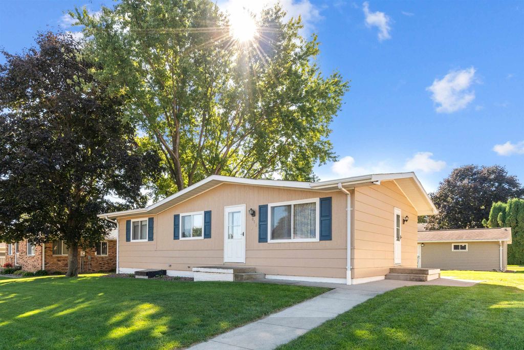 Photo of 815 SW 4th Avenue, Cascade, IA 52033 (MLS # 153234)