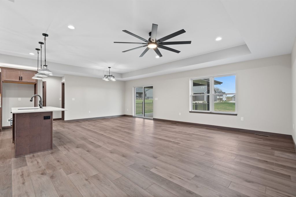 Photo of 932 Red Oak Street, Manchester, IA 52057 (MLS # 153439)