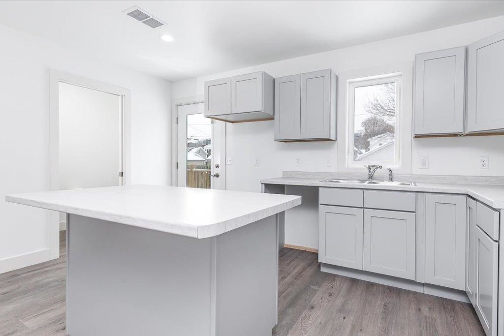 Photo of 2527 Washington Street, Dubuque, IA 52001 (MLS # 153705)