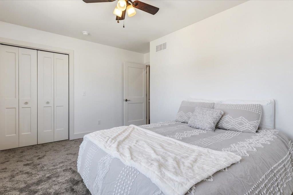 Photo of 2527 Washington Street, Dubuque, IA 52001 (MLS # 153705)