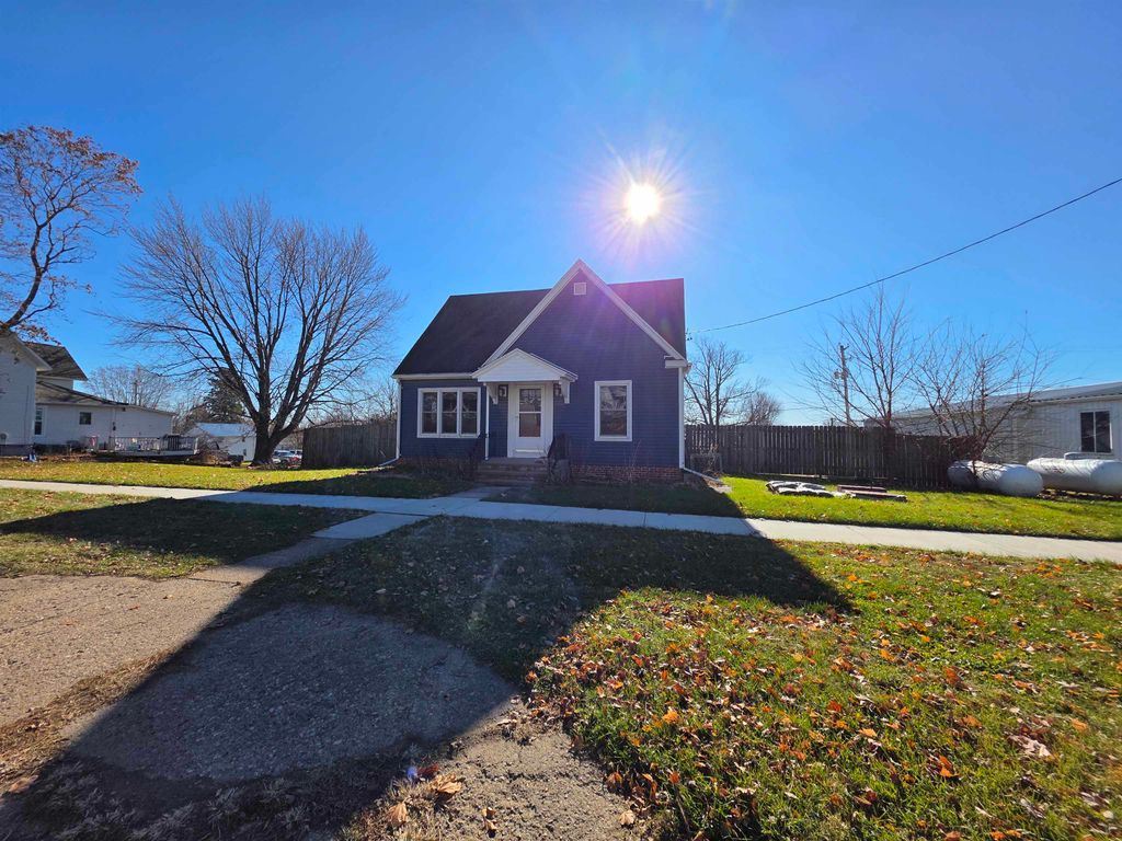 Photo of 305 W Main Street, Wyoming, IA 52362 (MLS # 153548)