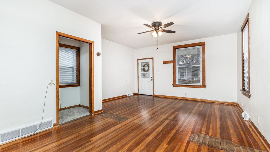 Photo of 2839 Elm Street, Dubuque, IA 52001 (MLS # 154003)