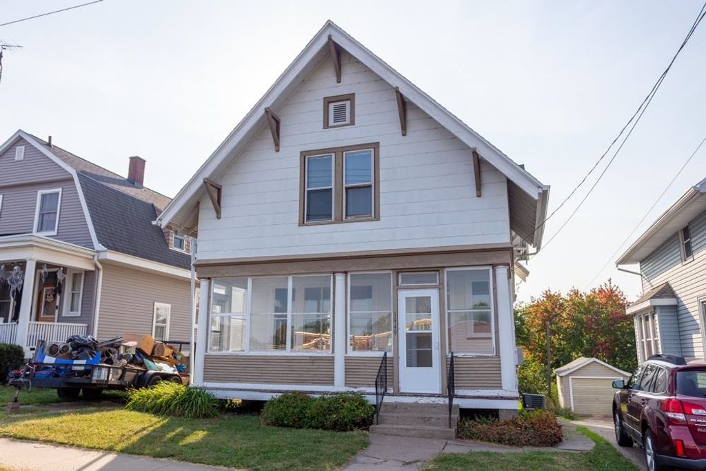 Photo of 1949 Saint Ambrose Street, Dubuque, IA 52001 (MLS # 153074)