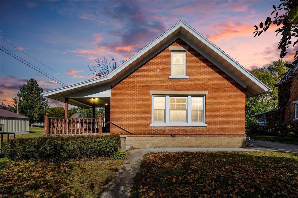 Photo of 307 SE 2nd Street, Hopkinton, IA 52237 (MLS # 153329)