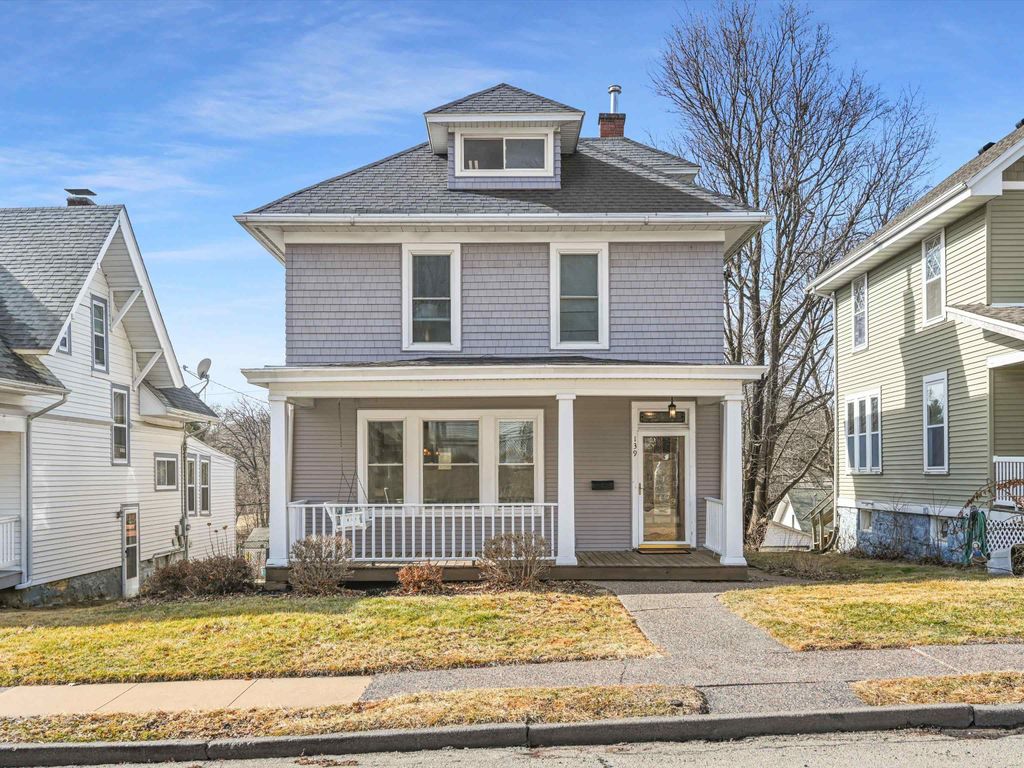 Photo of 139 Nevada Street, Dubuque, IA 52001 (MLS # 154067)