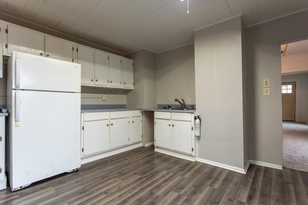 Photo of 638 W 8th Street, Dubuque, IA 52001 (MLS # 154126)