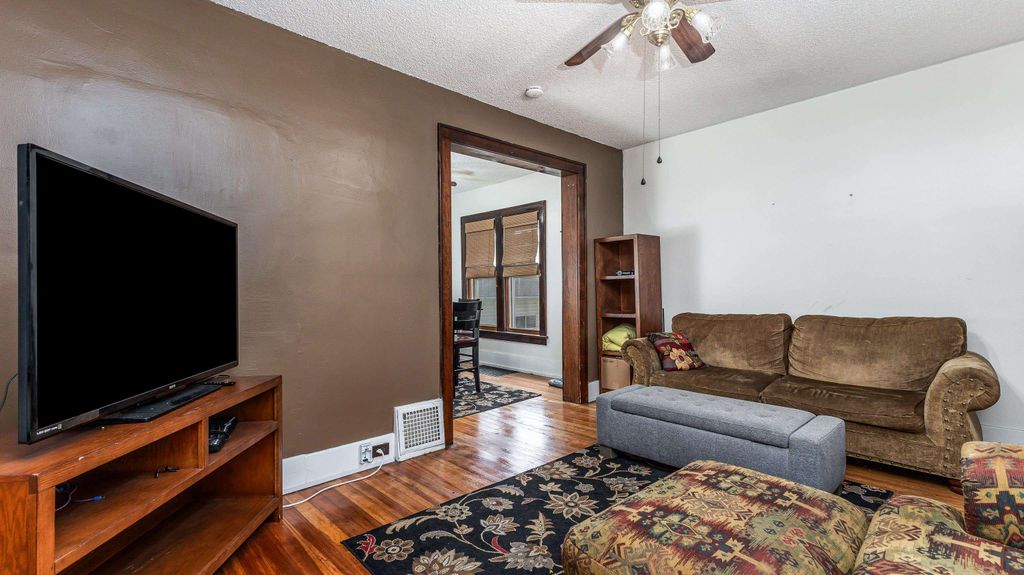 Photo of 392 Glen Oak Street, Dubuque, IA 52001 (MLS # 152858)