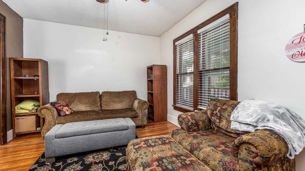 Photo of 392 Glen Oak Street, Dubuque, IA 52001 (MLS # 152858)