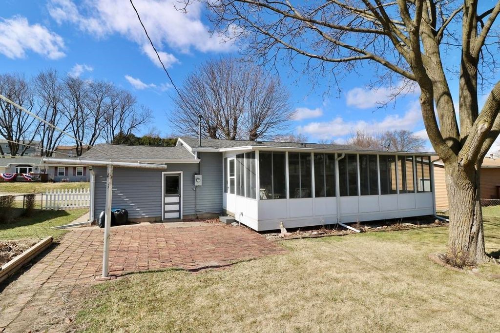 Photo of 2330 Evergreen Drive, Dubuque, IA 52001 (MLS # 154156)