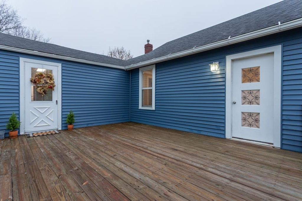 Photo of 1090 Edina Street, Dubuque, IA 52001 (MLS # 154046)