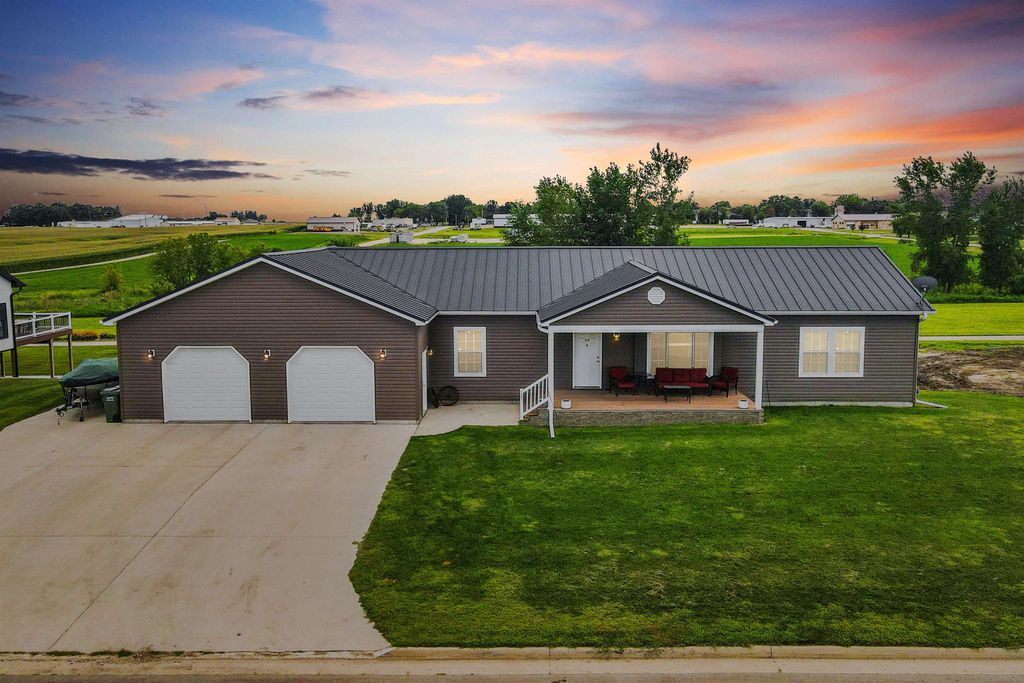 Photo of 307 Peterson Street, Edgewood, IA 52042 (MLS # 152868)