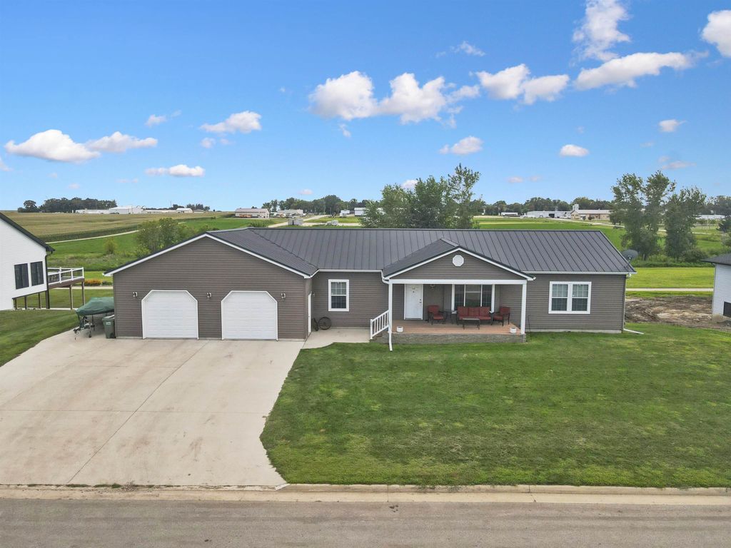Photo of 307 Peterson Street, Edgewood, IA 52042 (MLS # 152868)
