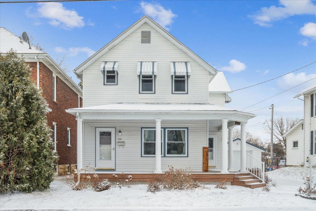 Photo of 1458 Mount Pleasant Street, Dubuque, IA 52001 (MLS # 154026)