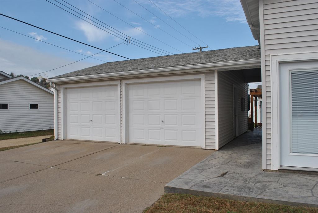 Photo of 130 S River Park Drive, Guttenberg, IA 52052 (MLS # 153291)