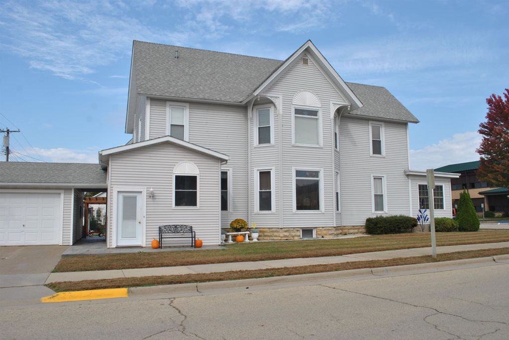 Photo of 130 S River Park Drive, Guttenberg, IA 52052 (MLS # 153291)