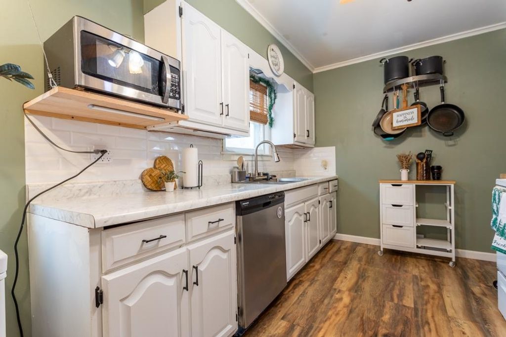 Photo of 105 Cherokee Drive, Dubuque, IA 52003 (MLS # 154052)