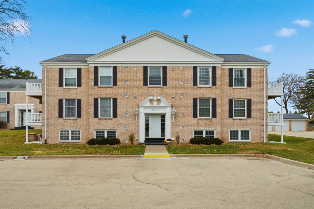 Photo of 2347 Coventry Park #C-011, Dubuque, IA 52001 (MLS # 153557)