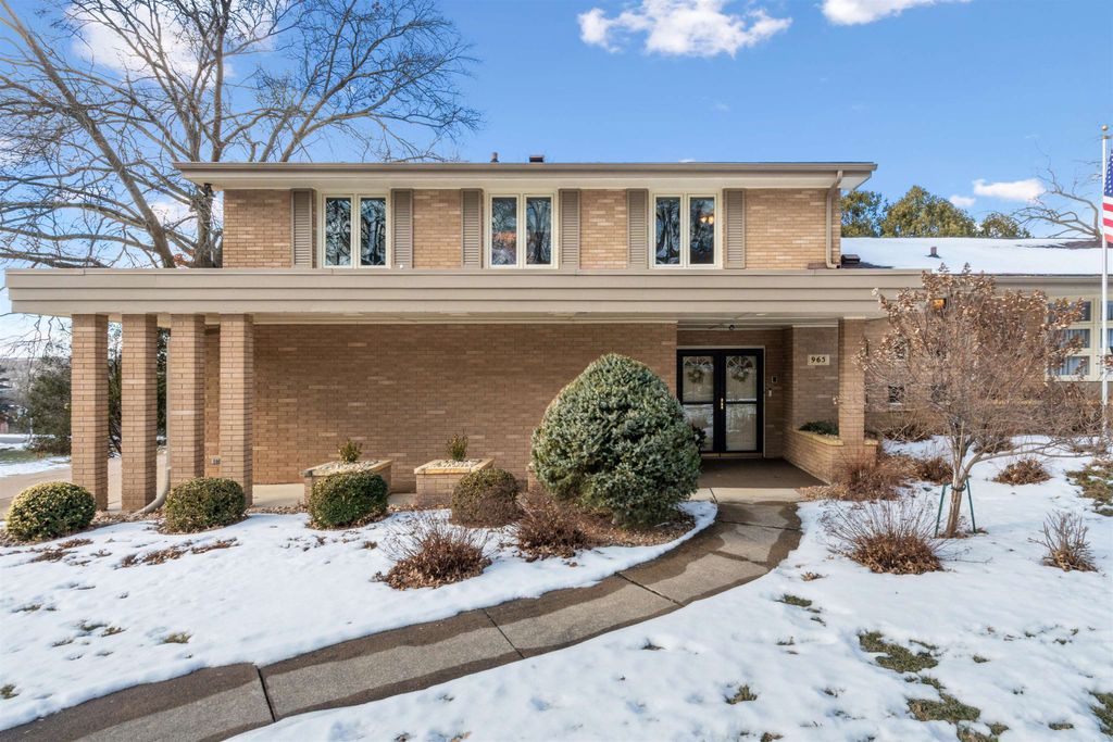 Photo of 965 Indian Ridge Ridge, Dubuque, IA 52003 (MLS # 153953)