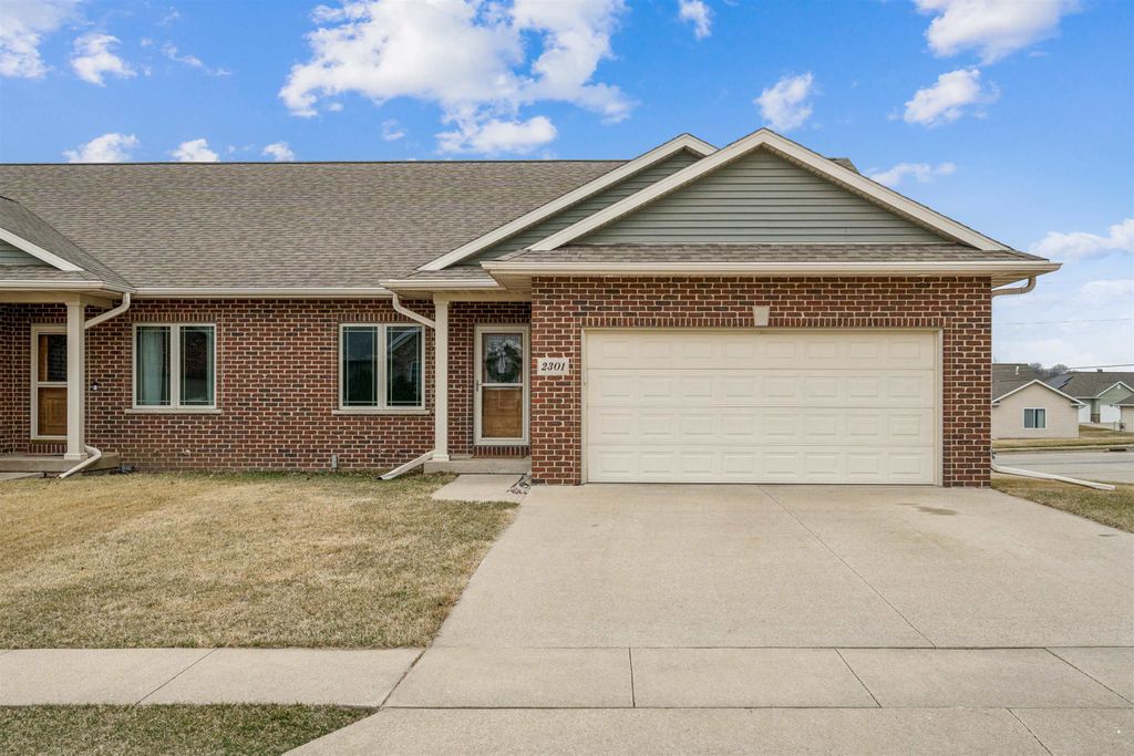 Photo of 2301 Helle Drive, Dubuque, IA 52002 (MLS # 154117)