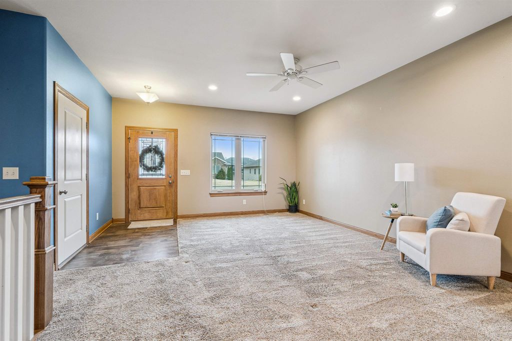 Photo of 2301 Helle Drive, Dubuque, IA 52002 (MLS # 154117)