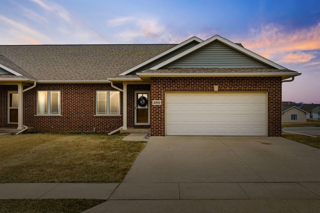 Photo of 2301 Helle Drive, Dubuque, IA 52002 (MLS # 154117)