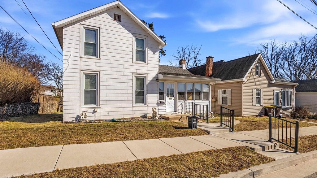 Photo of 266 Beecher Street, East Dubuque, IL 61025 (MLS # 154157)