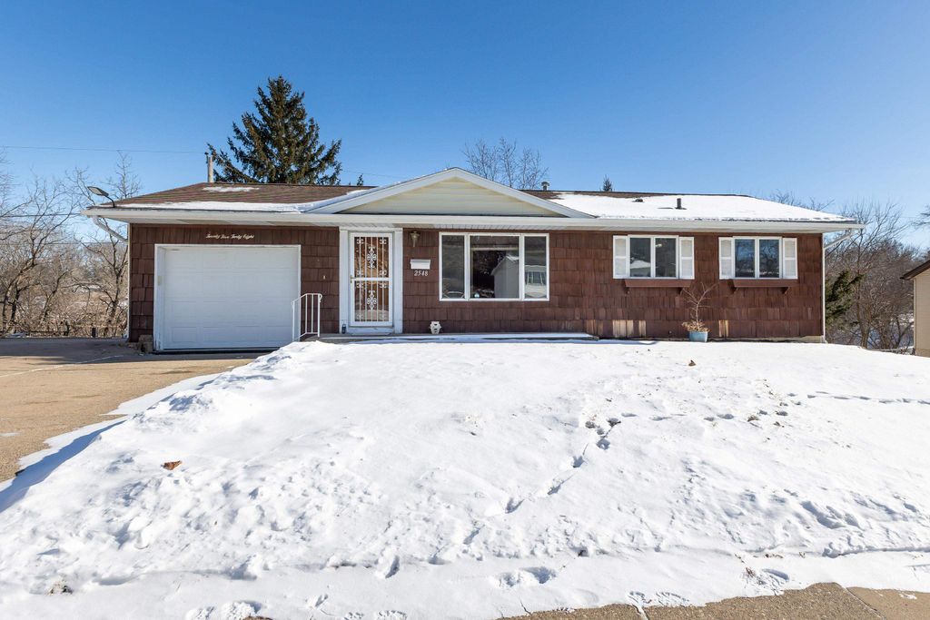 Photo of 2548 Marywood Drive, Dubuque, IA 52001 (MLS # 153837)