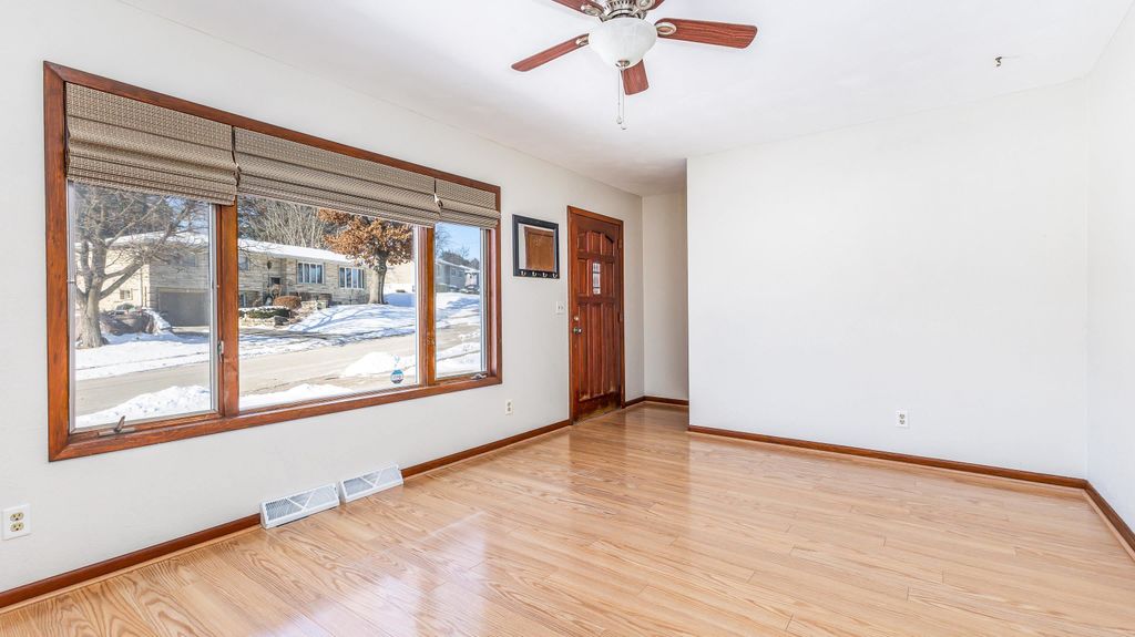 Photo of 2548 Marywood Drive, Dubuque, IA 52001 (MLS # 153837)